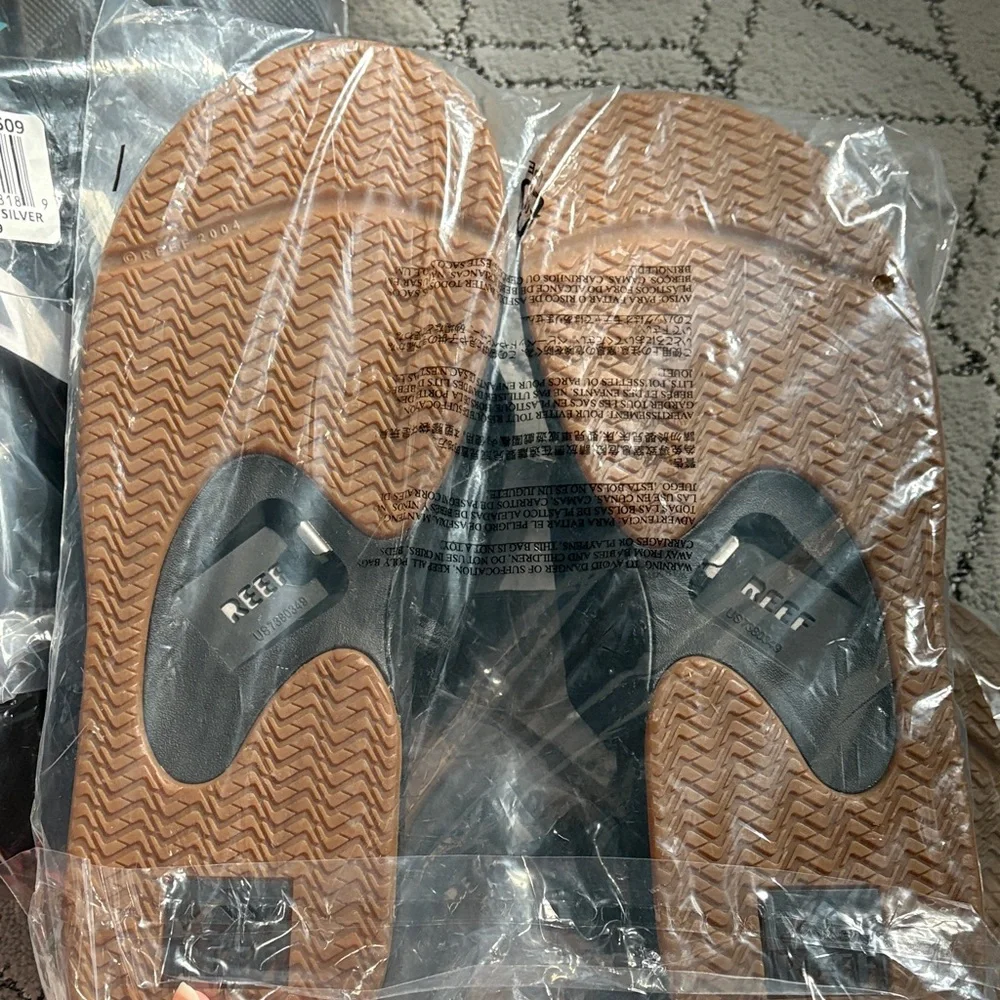 Reef Black Silver Flip-Flops with the bottle openers on the bottom!! NWT - Picture 5 of 6